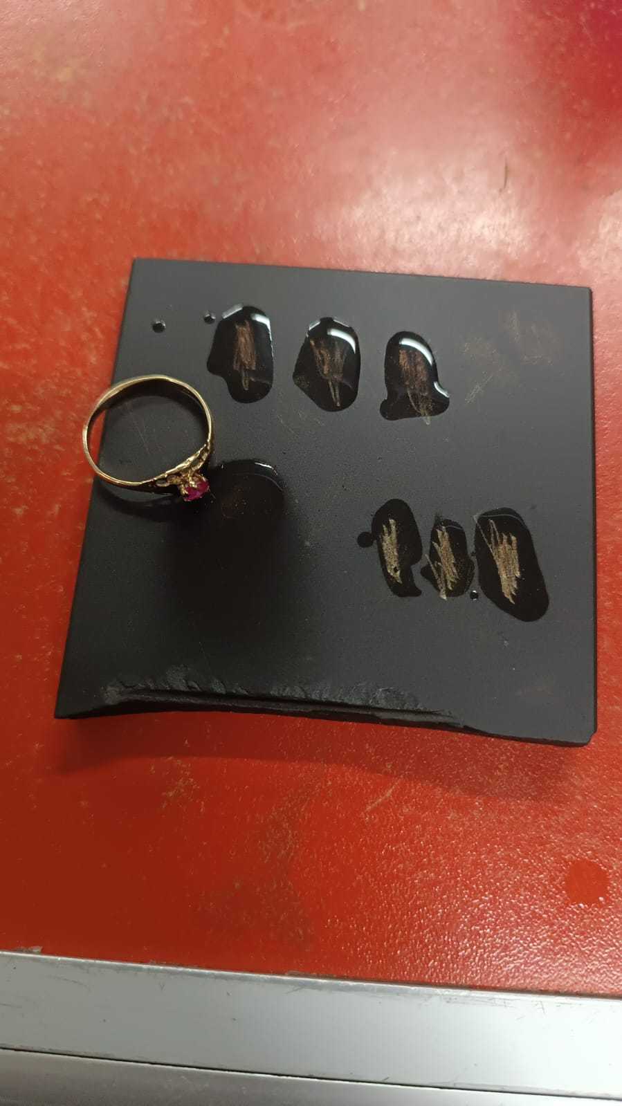 Precio 29 500,00   Anillo con piedra rosada