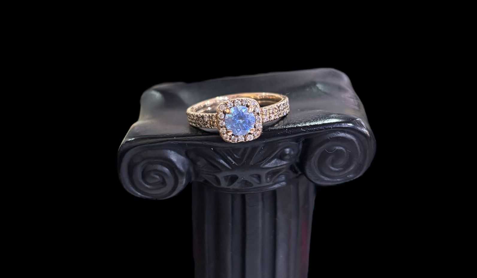 Precio 122 000,00   Anillo celeste talla 9 4.5g 10k