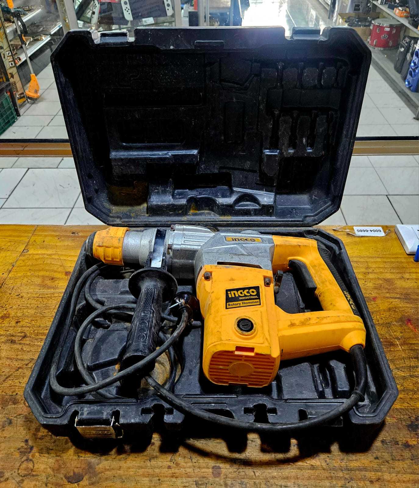 Precio 60 000,00 ingco  Taladro rotamartillo en estuche sin cincel