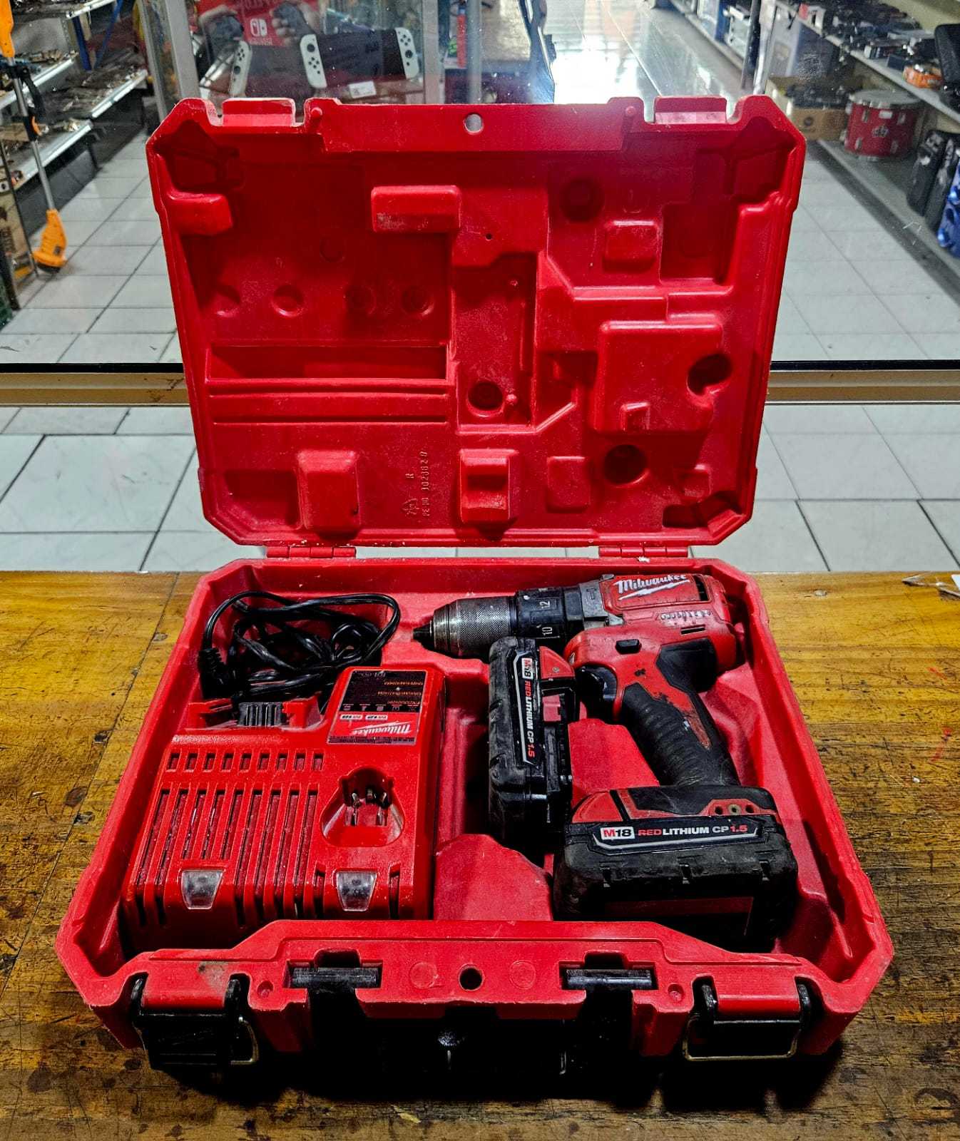 Precio 80 000,00 milwaukee  Taladro inalambrico con 2 baterias 20v y cargador en estuche